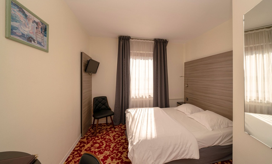 Image 2: Grand Est : chambre double avec pdj, accès spa et coupe de bienvenue