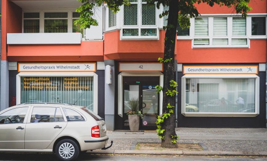 Image 23: 30-60 Min. Kräuterstempel-Massage für 1 Person