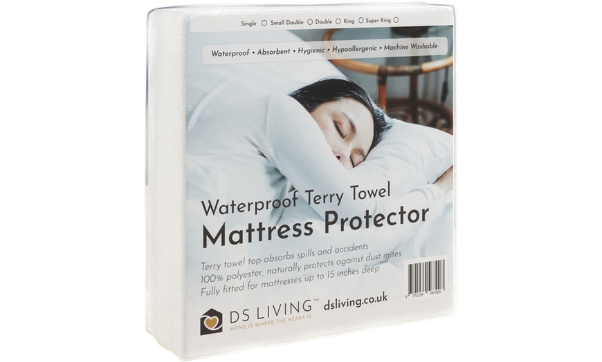 Image 5: Protective Mattress Cover