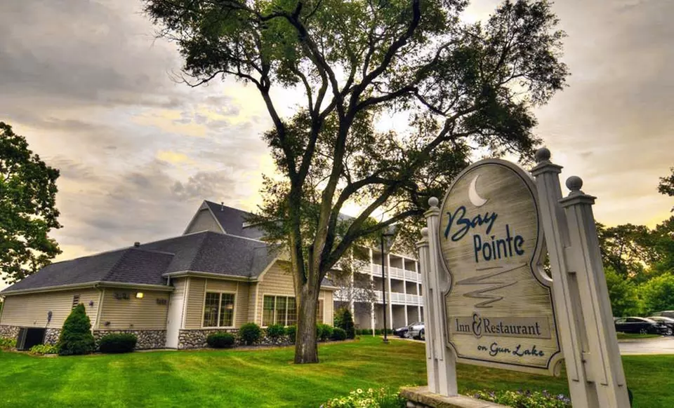 Stay with Optional Dining Credit at Bay Pointe Inn in Shelbyville, MI. Dates into January Available. - Primary Image