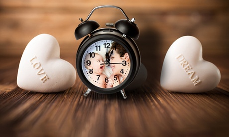 Sveglia o orologio da muro personalizzati offerti da FotoMox (sconto fino a 41%)