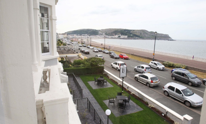 Image 4: Llandudno: Double Room with Afternoon Tea