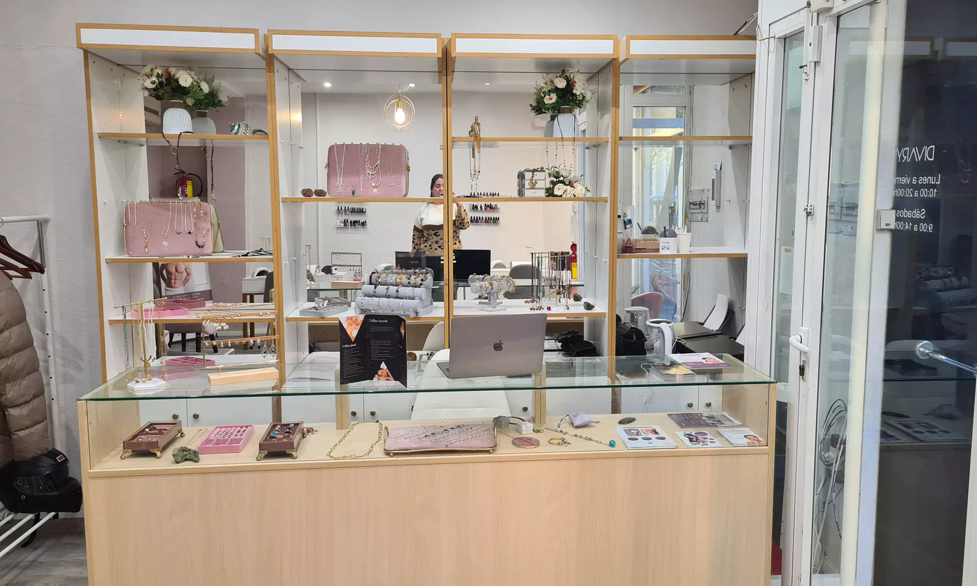 Sesiones de manicura, pedicura y uñas de gel para una persona