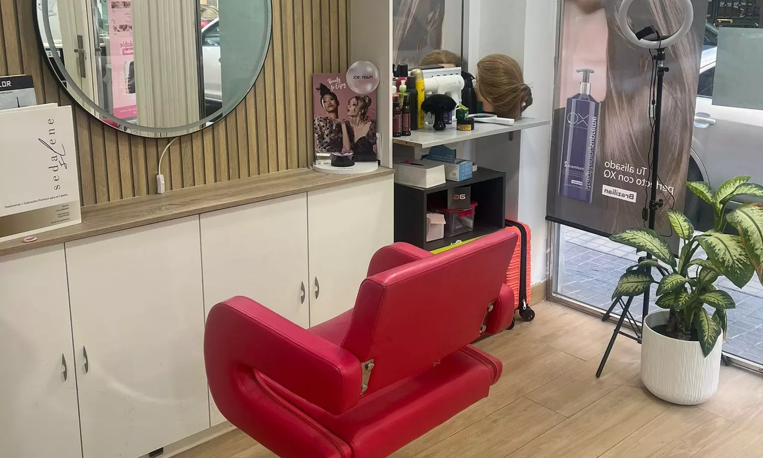 1 o 3 sesiones de manicura y/o pedicura convencional o semipermanente