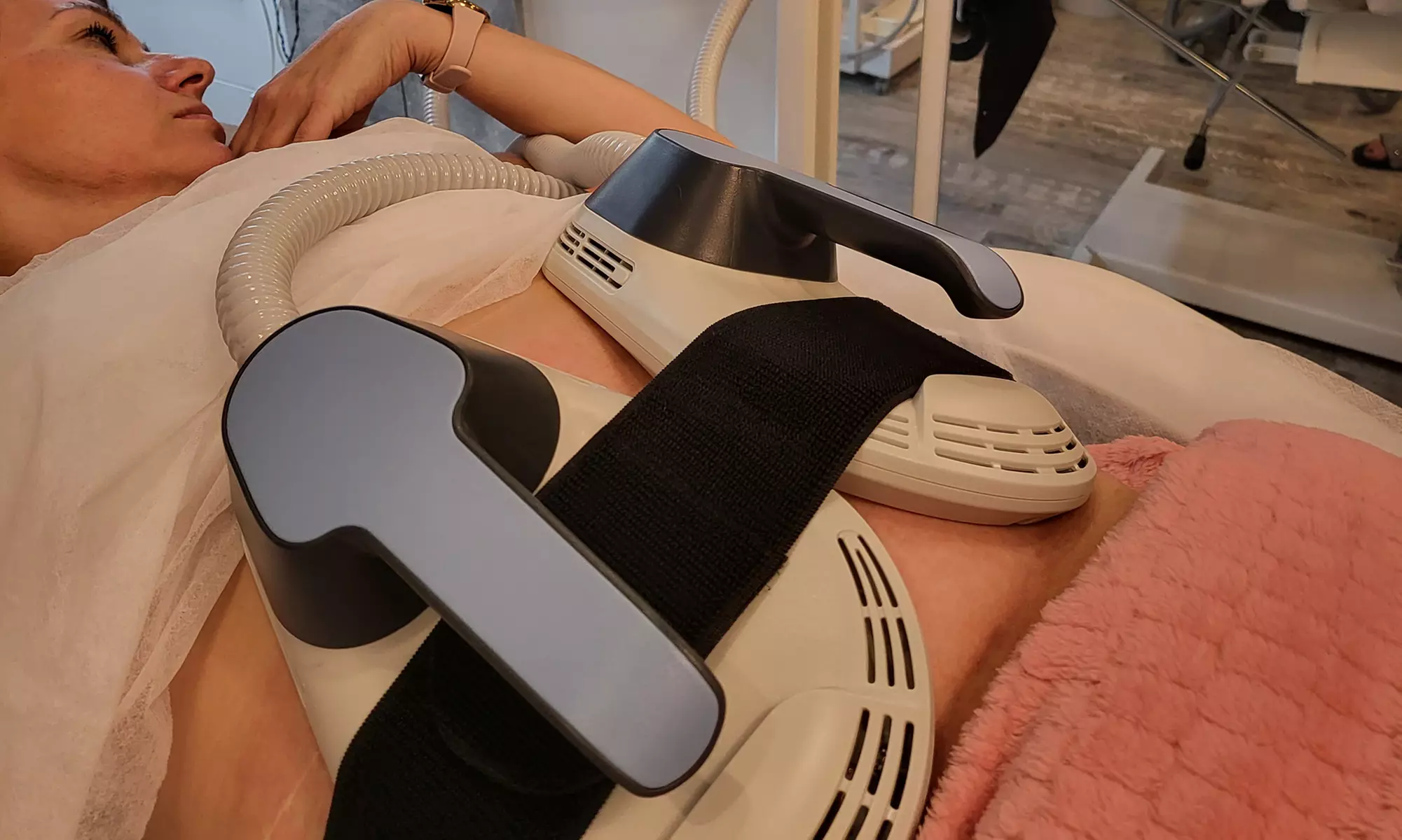 Redukcja tkanki tłuszczowej dzięki zabiegom EM Slim NEO