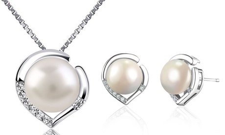 Collana e orecchini con perle sintetiche