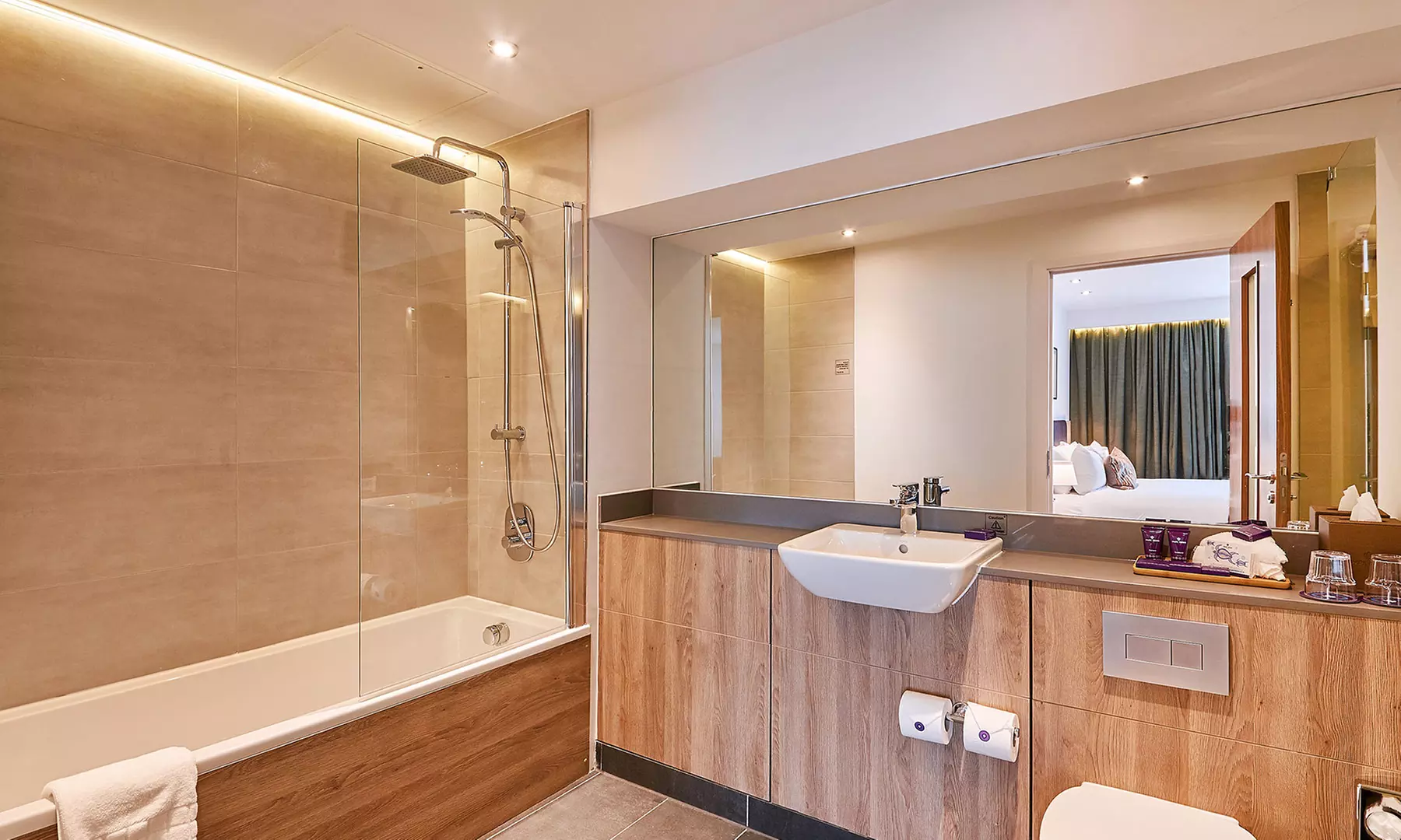 Birmingham: 4* Double Room Stay with Breakfast