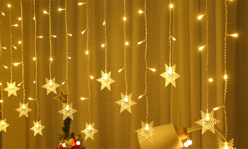 Image 4: Snowflake-Design LED String Curtain