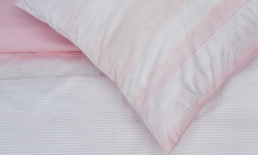 Image 6: Reversible Ribbed Velvet Duvet Set