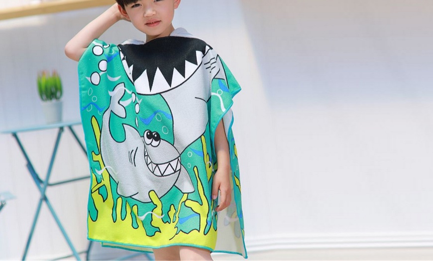 Image 12: Kids Novelty Hooded Swim Towel