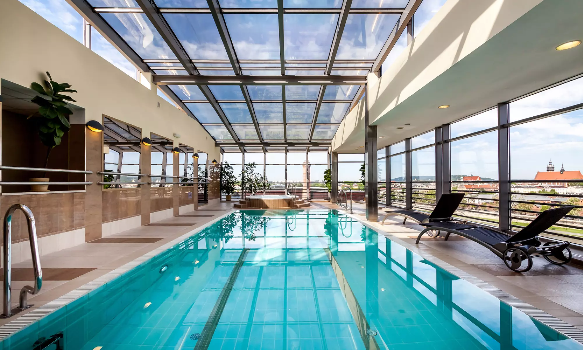 Relaks w sercu Krakowa: pokój w hotelu 4* dla 2-4 osób z BB i wellness