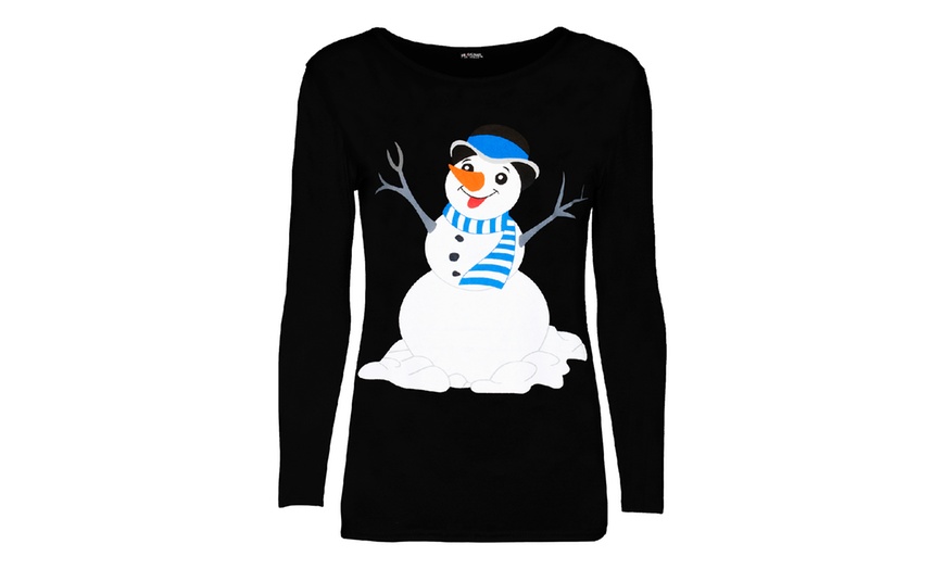 Image 7: Christmas-Themed T-Shirt