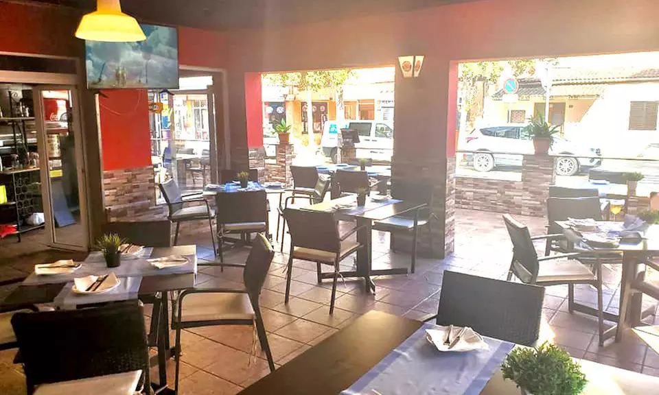 ¡Descubre el sabor del Mediterráneo! ¡Menú a elegir para 2!