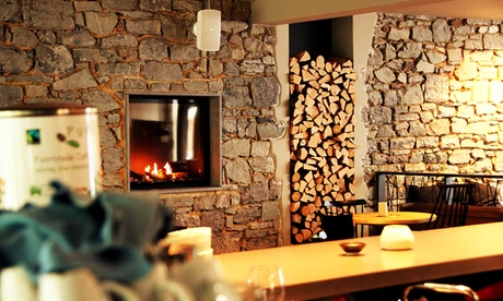 Ardennes: Chambre double et lits jumeaux avec petit-déj, dîner et verre de Prosecco en option au Val de Poix pour 2pers.