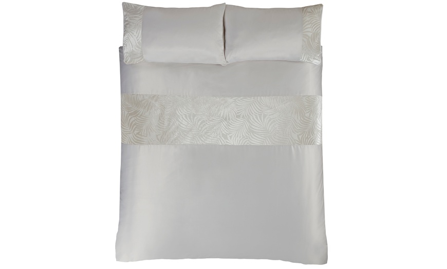 Image 3: Floral Leaf Velvet Cuff Panel Duvet Set