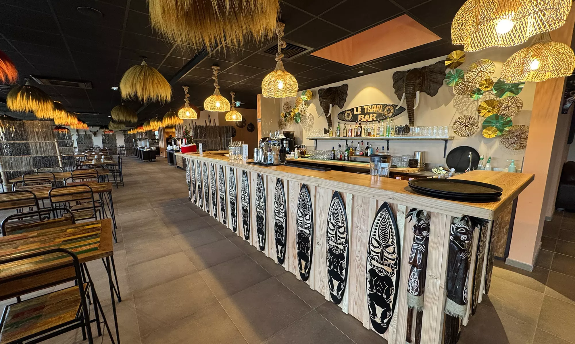 Séjour en famille au Royaume des Lions : nuit magique face aux fauves