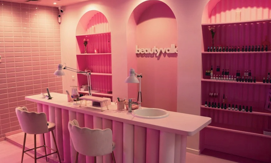 Image 1: Ongles parfaits avec Beauty Valley dans le 10ᵉ arrondissement de Paris