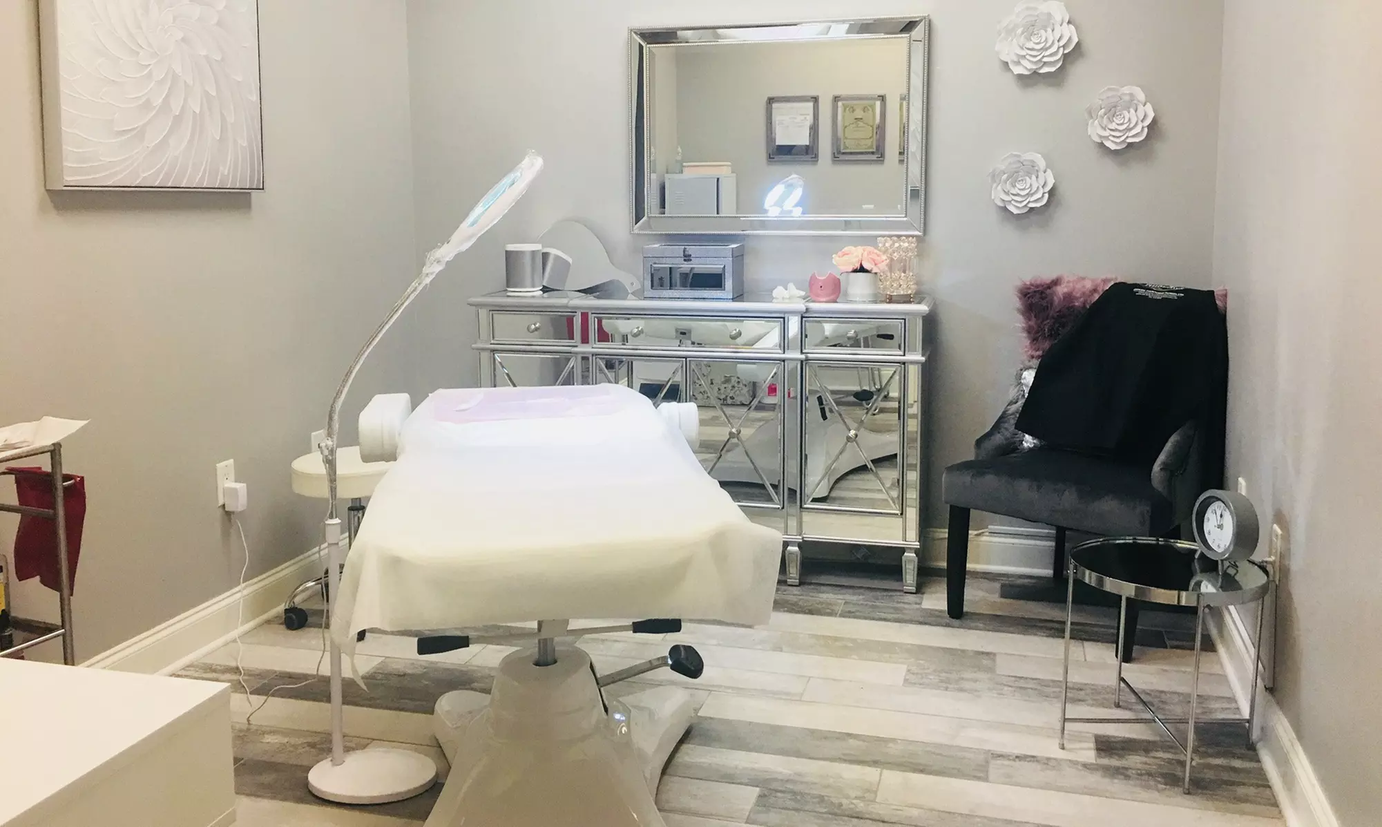 One Microblading Session with Optional Touch-Up, or One Microshading Session at Innovation Brows (Up to 54% Off) - Primary Image