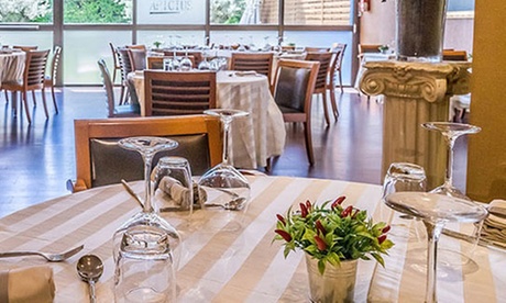 Nîmes : chambre double Supérieure avec petit-déjeuner, dîner et vin en option pour 2 pers. au Grand Hôtel de Nîmes 4*