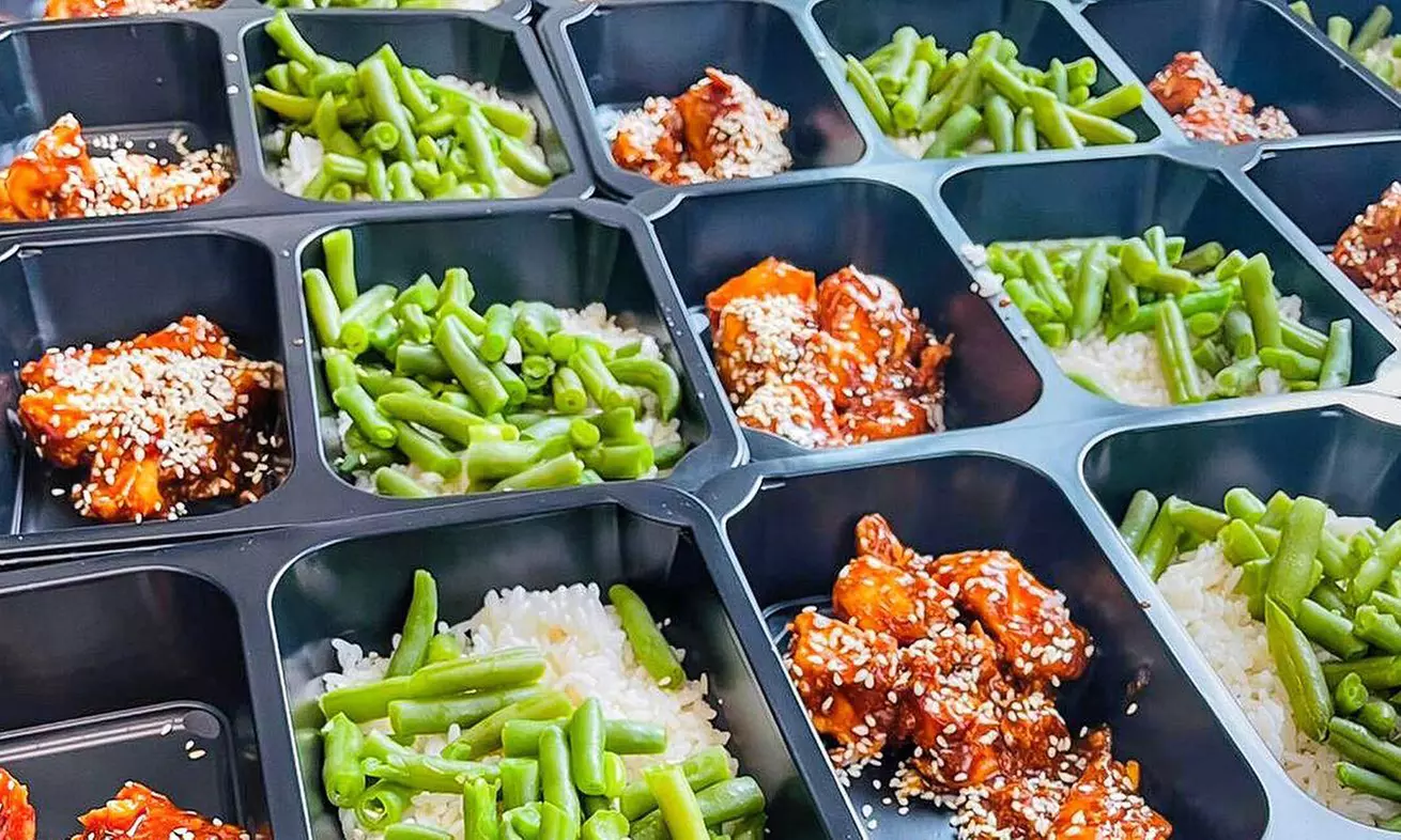 Catering dietetyczny: dieta Balance lub Vege z dostawą na 5 lub 10 dni z firmą Szczeciński Catering (do -25%) - Primary Image