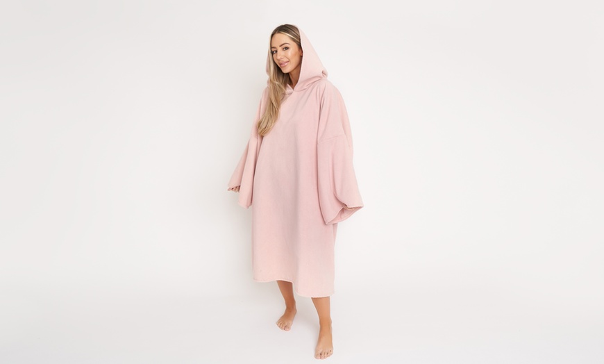 Image 4: Adult Oversized Poncho Towel