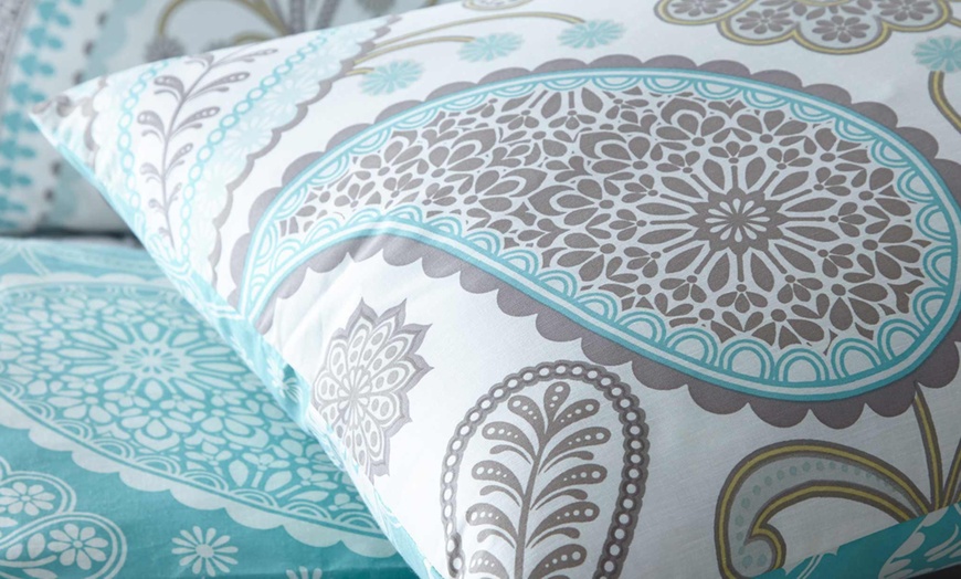 Image 2: Bold Paisley Duvet Cover Set