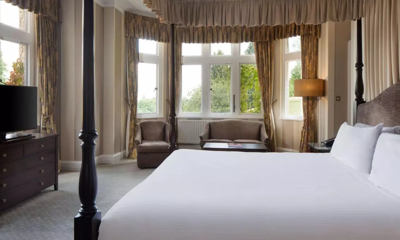 4* Warwickshire: Standard or Executive Double Room Stay with Breakfast