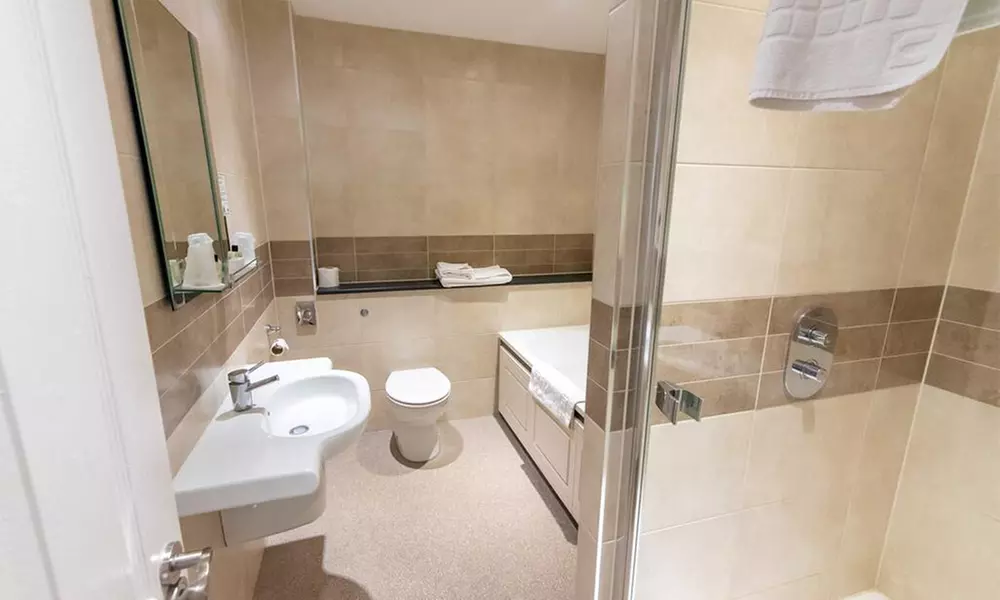 Essex: Double Room with Breakfast