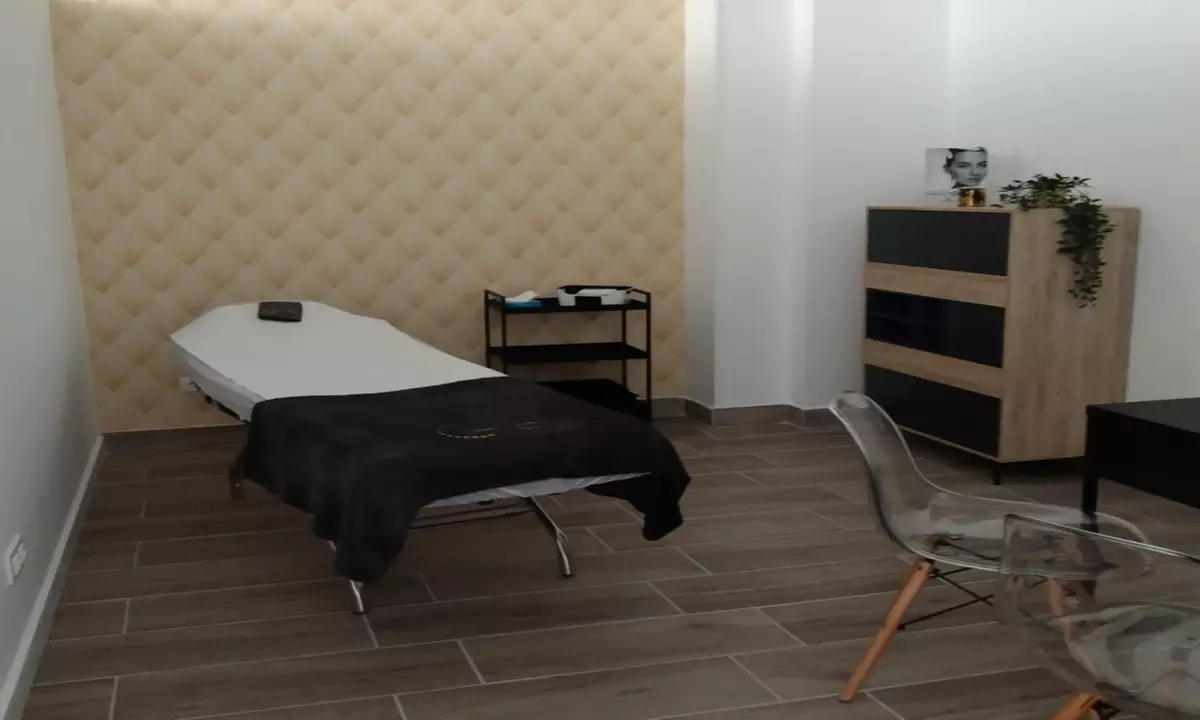 Tratamiento facial Hollywood Peel con carbón activo y láser Q-Switched