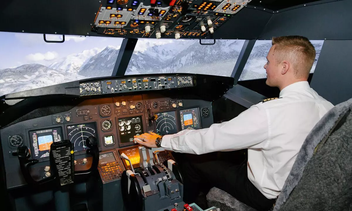 Feel the Rush with 30 or 60 Min 737 Flight Simulator Experience