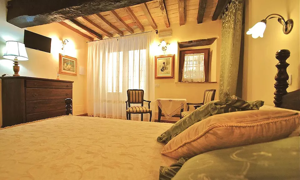 Todi, Perugia: soggiorno in camera Superior con colazione e cena