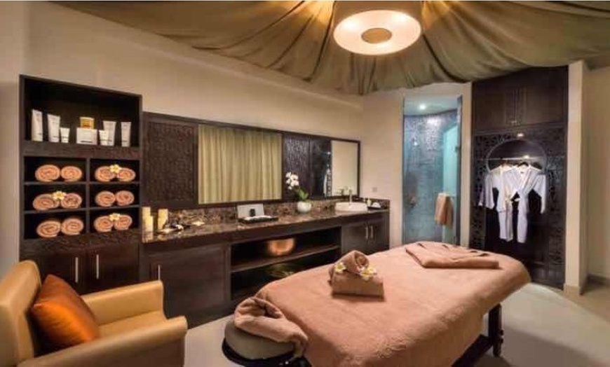 Image 3: Relaxing Spa Treatment