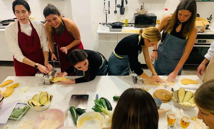 Image 7: ¡Aprende a cocinar! La buena paella o la cocina italiana a tu alcance