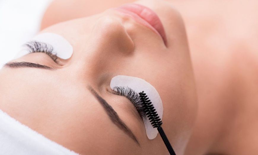 Image 1: Rehaussement ou extension de cils avec Ayliss Beauty Salon