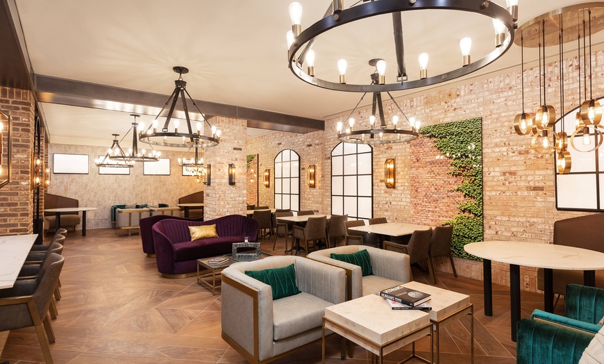 Image 10: Midtown Manhattan hotel near Grand Central w/ Grab and Go credit