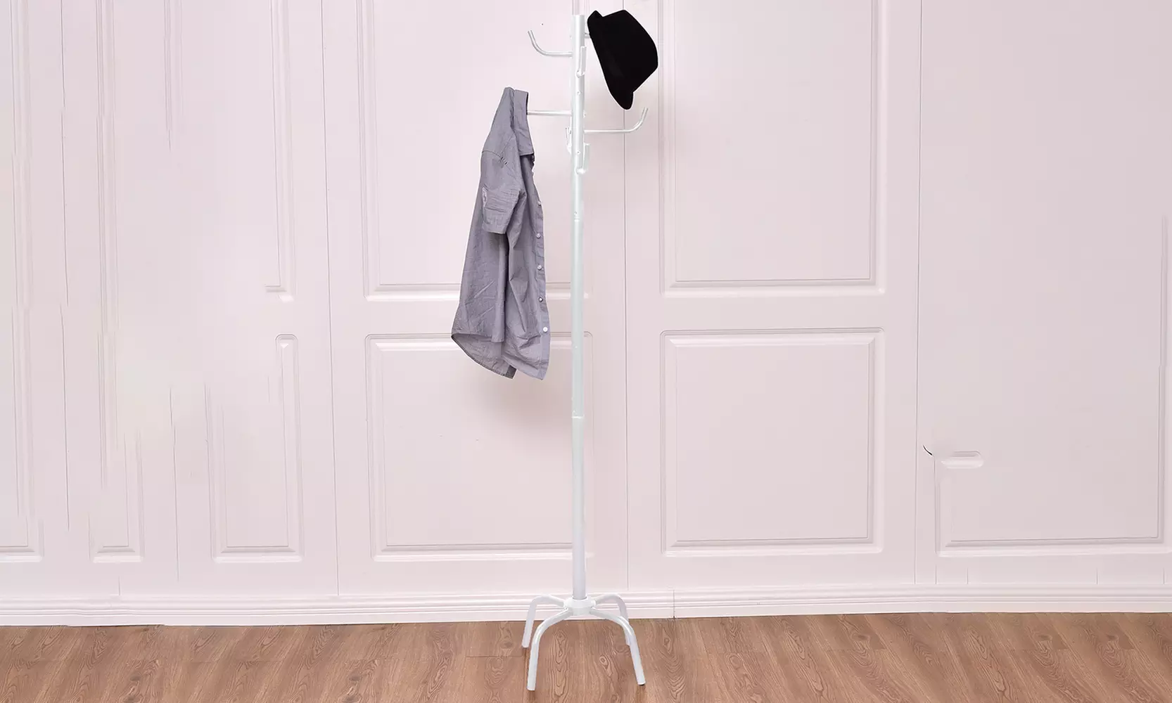 Kleiderständer in Weiß oder Schwarz - Primary Image