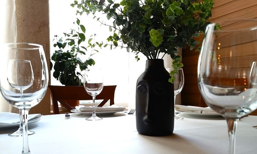 Image 6: Paella para 2 o 4 personas con entrante, postre y bebida