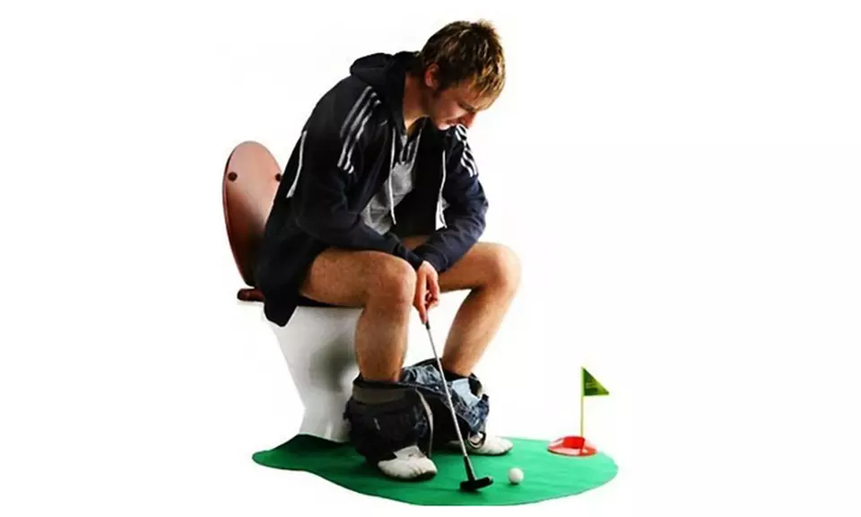 WC-Golfspiel mit Teppich, Schläger und Loch mit Fahne - Primary Image