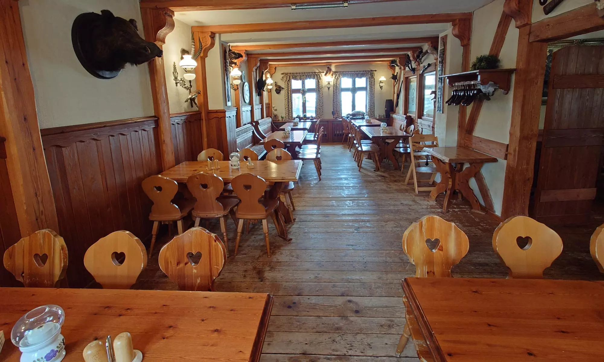 Knusprige bayerische Schweinehaxe inkl. Beilagen für bis zu 4 Personen