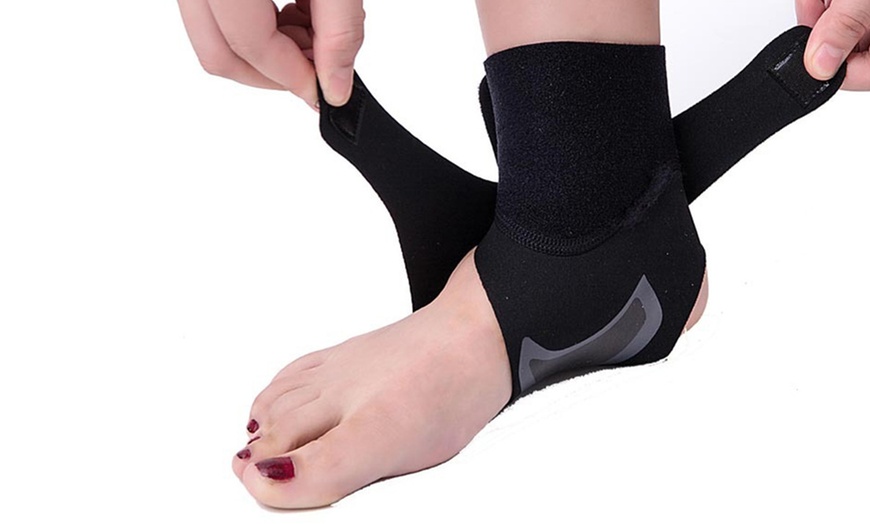 Image 2: Compression Ankle Support Brace