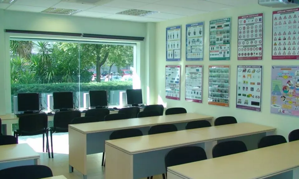 Curso para obtener el carnet de moto A1 o A2 con 6 u 8 prácticas en Autoescuela Premium - Second Medium