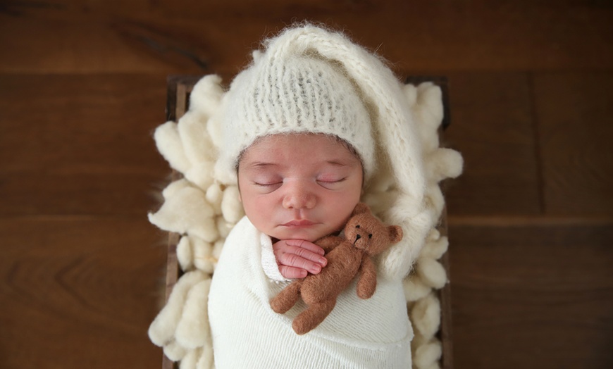 Image 10: Newborn Photoshoot with Prints