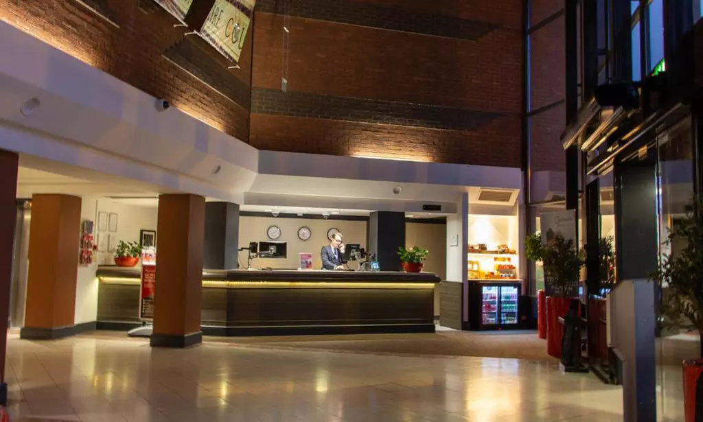 Manchester: 4* Club Room Stay with Breakfast & 20% off Food & Beverage