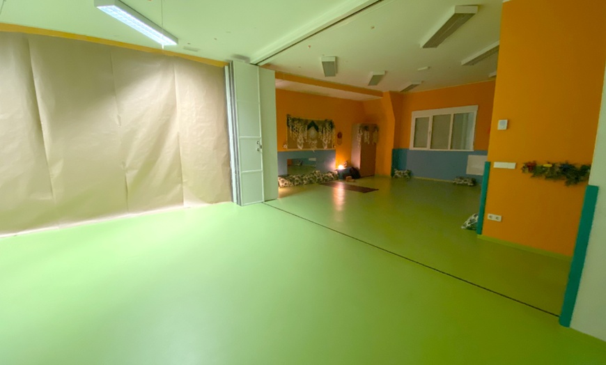 Image 9: 4 clases o 1 mes de clases de yoga ilimitado para 1 persona 