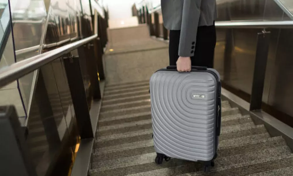 18'' Cabin Suitcase - ABS Hard Shell, Spinner Wheels, Lock