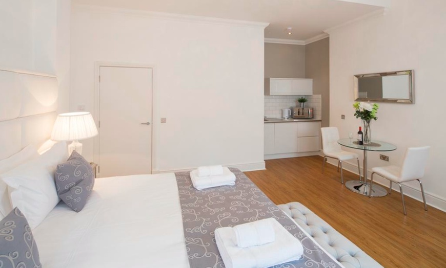 Image 9: Edinburgh: 1- or 2-Night 4* Apartment Stay