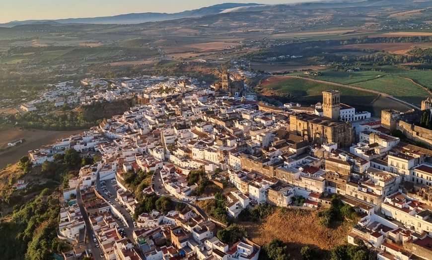 Image 7: Viaje en globo para 1 o 2 personas al amanecer con desayuno y brindis