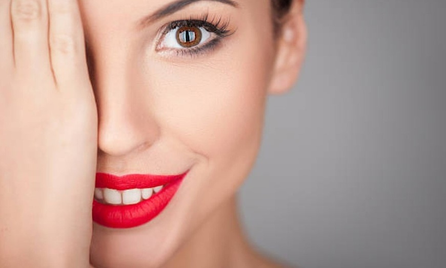 Image 3: Belleza de pestañas y opción a cejas en Krmona Estudio De Belleza