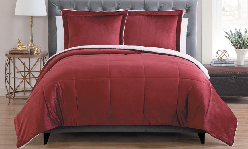 Image 6: Micromink and Sherpa Reversible Comforter Set (2- or 3-Piece)