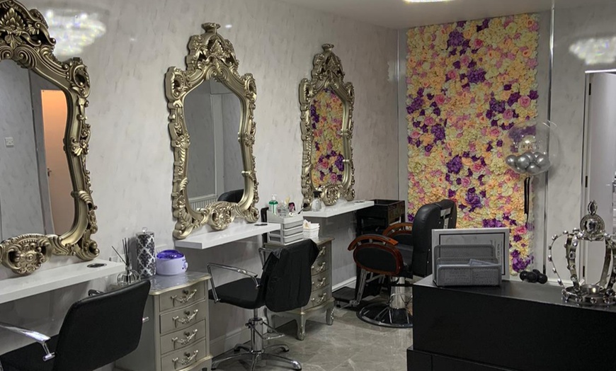 Image 2: Wash, Cut and Blow-Dry at Queen Of The South HBA